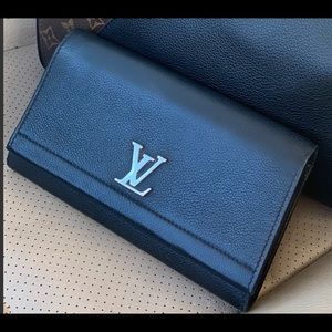 (SOLD) Authentic Louis Vuitton Lockme II Wallet